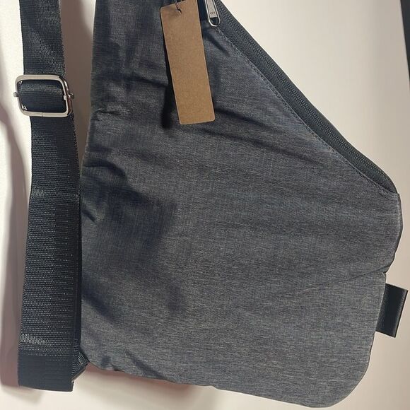 NWT Wander Charcoal Crossbody Bag - Picture 6 of 6